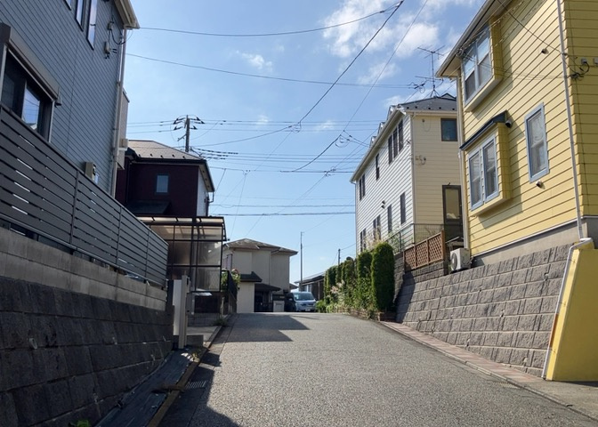 桜や紅葉の名所に出かける人は多いと思いますが、家にいながら季節の移ろいを感じる生活を送りませんか？リビングや窓から見える景色が生活を彩るワンポイントに！現地から見える景色を堪能してみては如何でしょう。