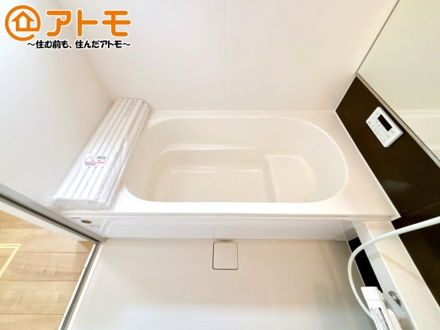 お風呂で日々の疲れを落としましょう♪スタイリッシュなお風呂になっています！