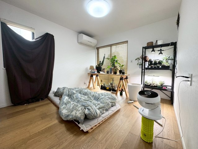 個人の部屋や寝室として使える洋室です