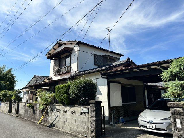屋根付きの駐車場完備しております