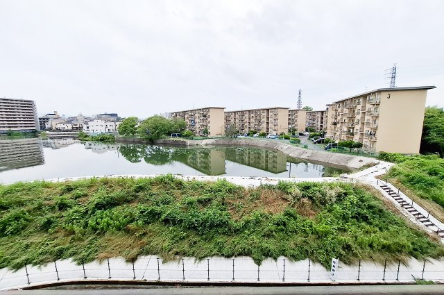 眺望：9階建ての5階部分で、開けた景色を楽しめます。