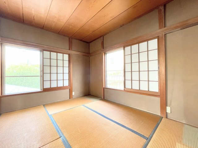 ◆気持ちの良い風が室内へ入り込む居室。家具を配置しても広々ご利用いただけます！！