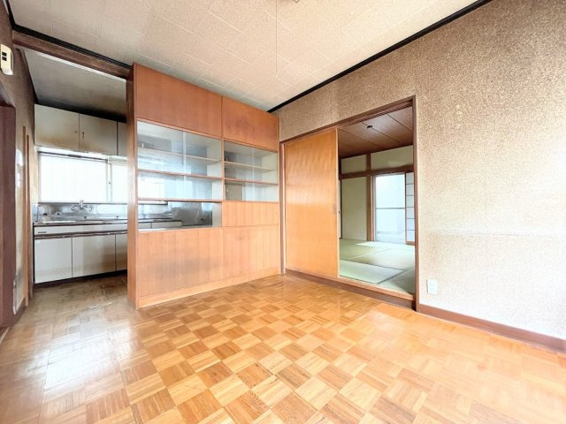 ◆LDKは心地よい光が差し込む明るい空間です。広々とした間取りで家族や友人との時間を楽しめるリラックススポットです。