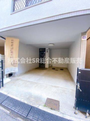 お車をお持ちの方には必要な駐車場はビルトインガレージ（車種による）で、自転車・バイクも置けます！