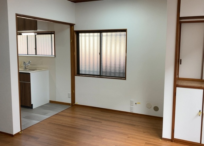 ダイニングにはダイニングテーブルセットなどを置くことが多く、間取りにおいて「D」と略記されますが、食事を作るときの作業場として使用したり、朝食を食べたりするときだけに使われるケースも少なくありません。