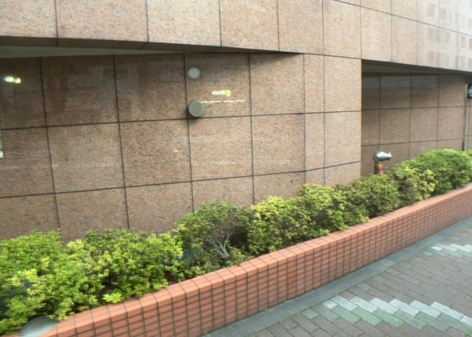 ＲＣ造、Reinforced　Concreteは直訳すると補強されたコンクリートです。主に柱や梁・床・壁が鉄筋とコンクリートで構成おり、鉄筋を組んだ型枠にコンクリートを流し込んで固めたものを指します。