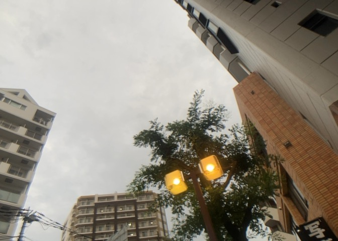 眺望を気にして物件を探す場合、前面に建物が建っていないか現地で確認しましょう！前面に建物があると景色はもちろん、日当たりや風通しにも影響が出てきます。住んだ時のことを想像しながら現地見学をしましょう。