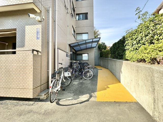 敷地内には自転車を安心して置ける駐輪スペースがあります！