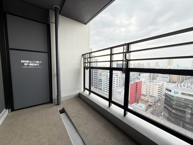 【バルコニー】使い勝手のいい南西角向きのバルコニーです☆