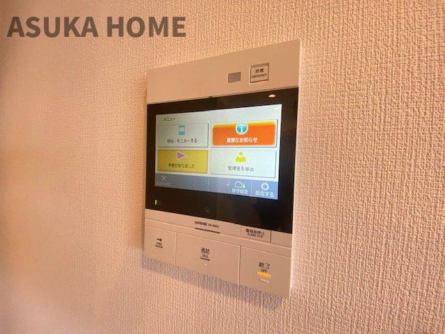 テレビモニター付きなので急な来客時やお子様のお留守番にも安心な設備ですね。