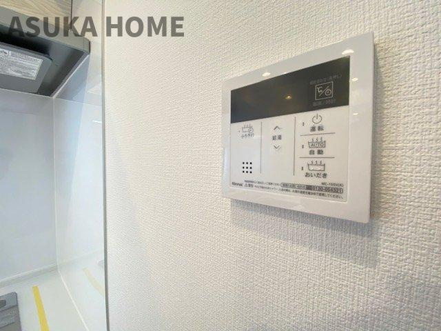 キッチン横にあるのでお料理しながら片手間でお風呂の準備が楽々です。