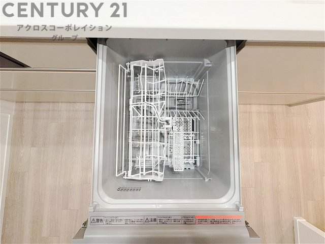 手洗いに比べて時間や労力を節約できることです。また、高温のお湯で洗浄されるため、雑菌や細菌を殺菌する効果もあります。さらに、乾燥機能があるため、手で拭く手間も省け衛生的に保管できます。