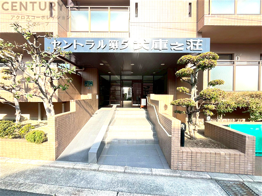 エントランス前
