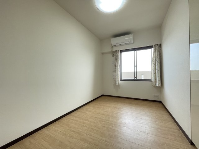 約5.1帖の洋室はお子様部屋にいかがでしょうか
