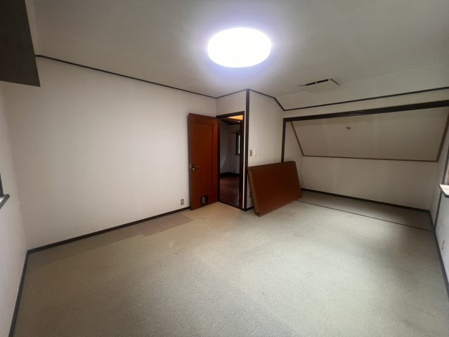 2F洋室カーペット