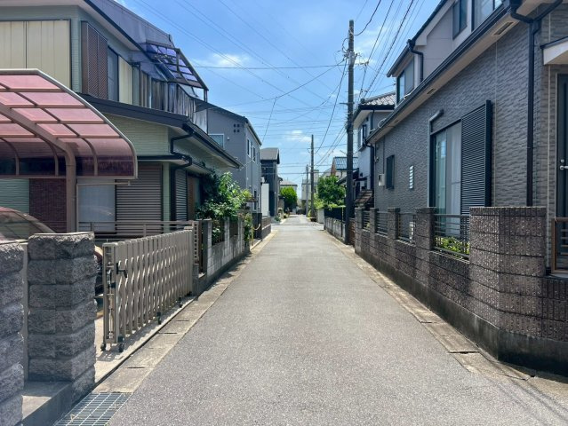 東武スカイツリーライン「草加」駅徒歩約12分！敷地約33坪・ご家族のライフスタイルに合わせた自由設計が可能です！前面道路は通り抜け可能なため、お車での出入りもスムーズです！お気軽にご相談ください！