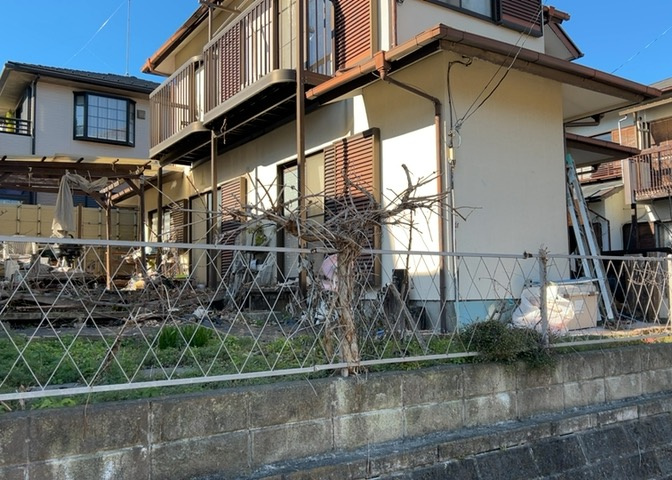 土地の形が極端に長細かったり、狭小地、あるいは道路との高低差がある傾斜地だった場合、後々売ろうとしても買い手がつかない場合もあります。後々、売却することになった時に価値の下がらない土地を選びましょう。