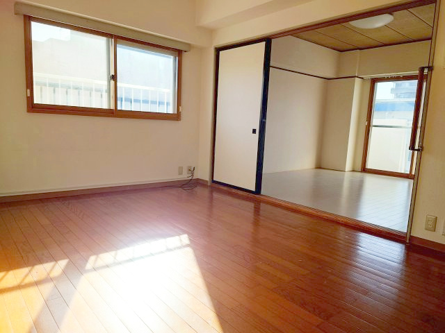 引き戸の活用方法によって部屋を広くしたり間仕切りをしたり空間の自由度があがりますね！