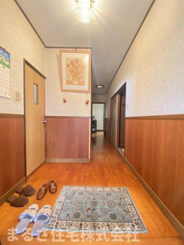 玄関も広いので荷物が多いい時も安心です。