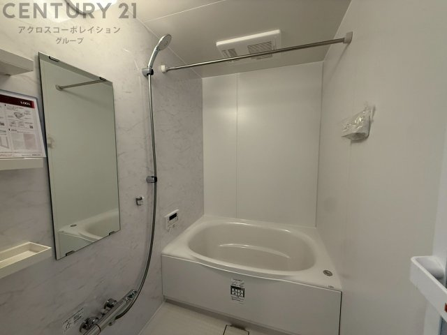 気密性と断熱性に優れ、外気の影響を受けにくく、浴室内の温度を一定に保ちやすいです。特に冬場は、暖房効率が高まり、快適なバスタイムを過ごせます。