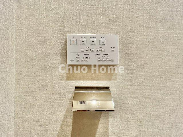 【ウォシュレット】清潔に使いたいお手洗いには最適な設備です。もちろんウォームレットも標準装備です。