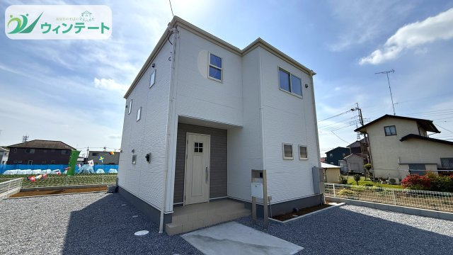 完成した外観です！パースのイメージ通り、洗練されたデザインに仕上がりました。