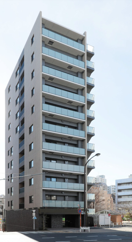臨川四季の森に寄り添う落ち着いた外観デザイン。広尾の街並みに調和する品格ある佇まいが、都心にありながら静穏な住環境を演出します。