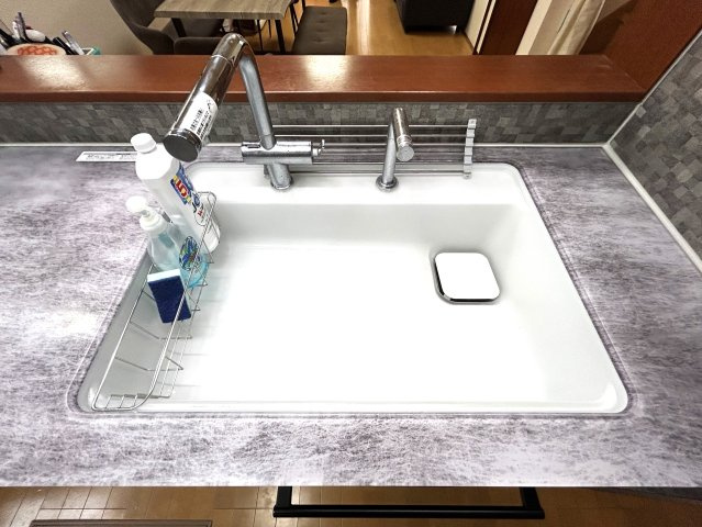 タッチレス水栓・飲料浄水器・消毒水栓仕様となっております。