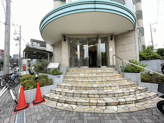 マンションの顔でもある、高級感漂うエントランス。　