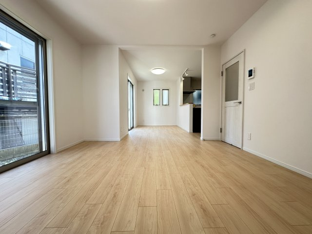 広いLDKは家具の配置の悩みもなく開放的な空間になっているので、是非ご見学ください♪