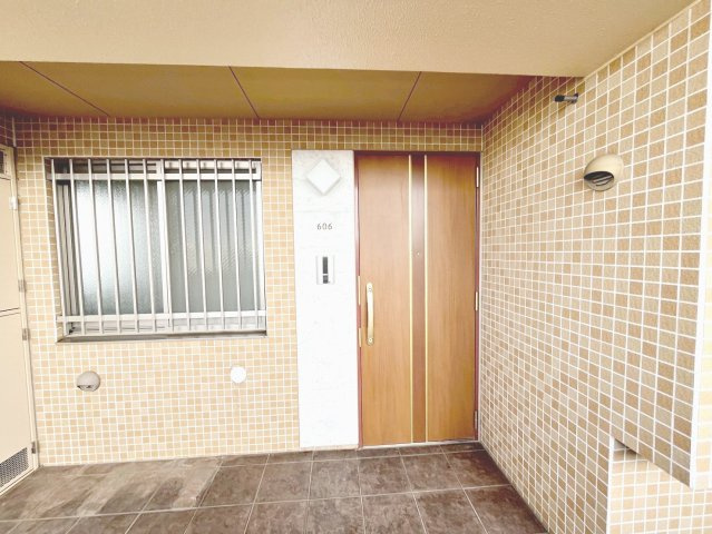 収納もある玄関です