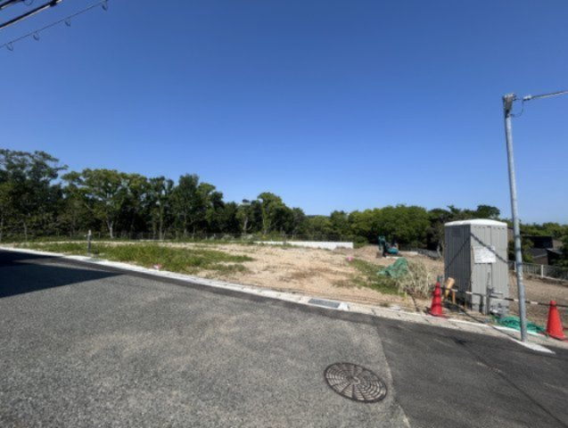 《建築条件なし土地》お好きなハウスメーカー・工務店で理想の住まいを実現できます。　3号地　敷地275.95平米（約83坪）価格3680万円　自由設計で、家族の暮らしに合わせた住まいを建築できます♪