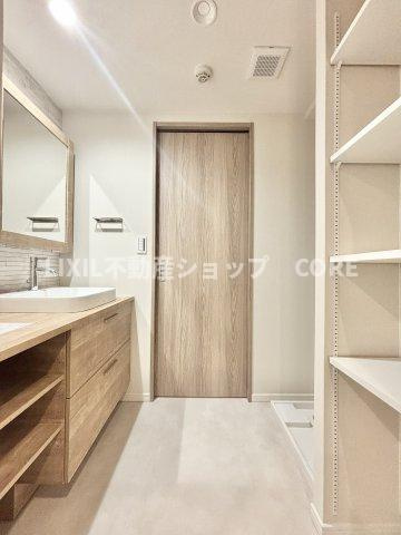 収納もあり、スッキリと見映えの良い空間に拵えました。時間に余裕とゆとりを持たせます。