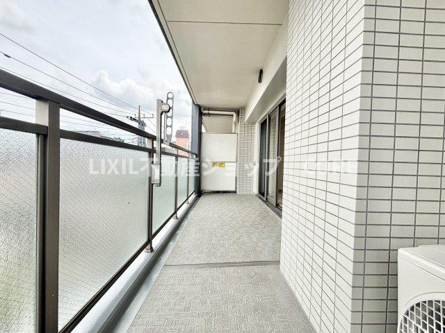 洗濯物が多い家族でも安心のワイドタイプのバルコニー採用！洗濯物も乾きやすいと思います。