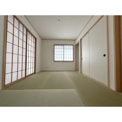 約6帖の和室。家族でゴロゴロできる和の空間です♪