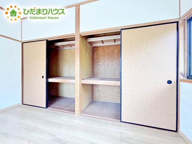 奥行きが広い収納スペースなので、お布団も楽々しまえますね！！