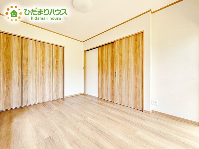 柔らかい陽光が差し込む明るいお部屋を演出する設計。彩光の取れる窓が気持ちの良いお部屋を創り上げます。