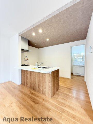 こちらの居間で趣味の時間をお楽しみください