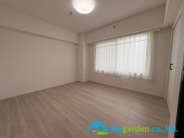 開放的な寝室です