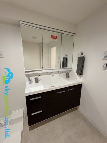 新品の洗面化粧台