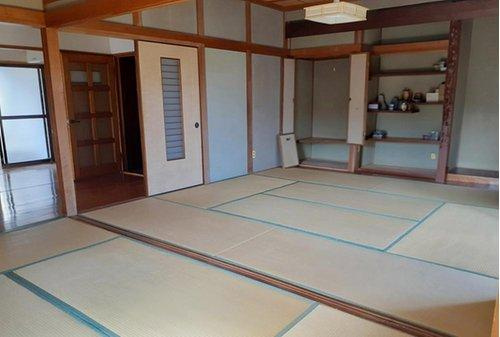 陽当たりの良い和室　収納のしっかりあります