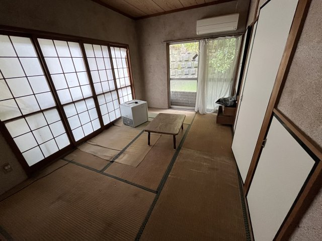 2面採光で明るい和室です