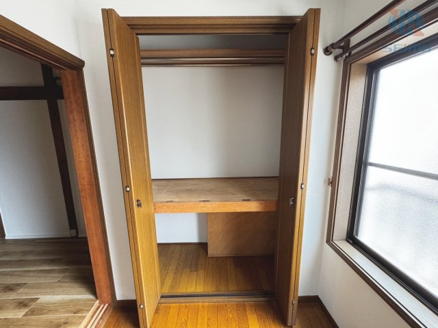 【洋室収納】収納場所もしっかりと完備されており、お部屋を広々とお使いいただけます。