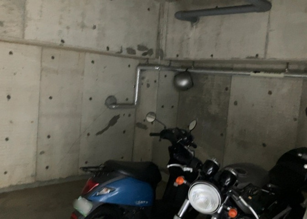 コープ野村緑山ヒルズ弐番館の駐車場