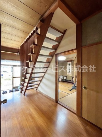 懐かしい雰囲気の階段です