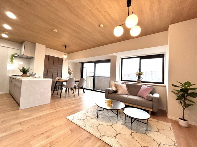 ☆Living　Room☆17.1帖の広々したリビング♪　5階で明るく開放感がございます☆