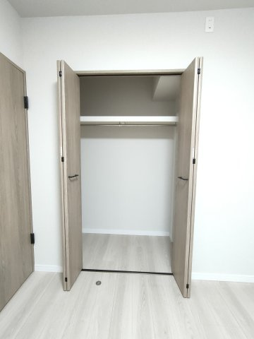 【洋室2　収納】