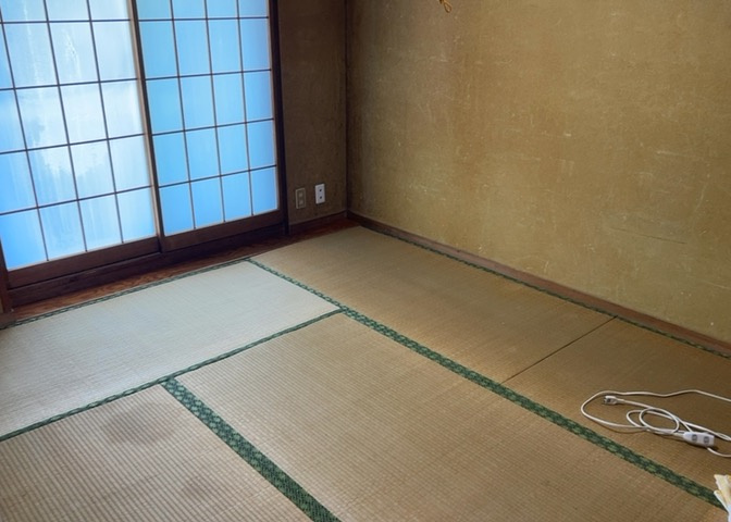 寝室でゆっくりと過ごすためにはベッド周りの適度な空間を担保することや窓の位置、照明の明るさ、寝室の広さなどを考える必要があります。自身や家族の構成とライフスタイルに併せて寝室にする部屋を選びましょう！