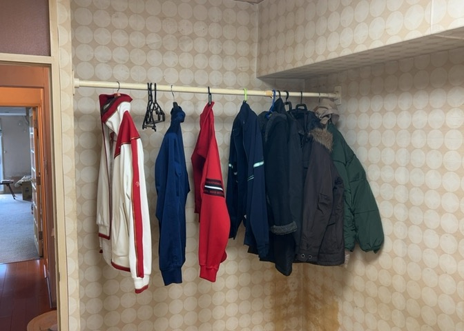 デザイン性を重視しすぎて収納が少なかった！なんてことにならないため、事前に現地で収納の数を確認しておくことをお勧めします。クローゼット以外にも床下収納や屋根裏収納、パントリーなどもチェックしましょう。