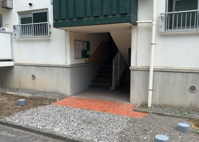 マンションのエントランスには、もともと風よけや防犯の役割がありますが、マンションによって宅配ボックスなどの設備が備わっている所もあります。日々の生活をイメージしながら生活しやすさをチェックしましょう。